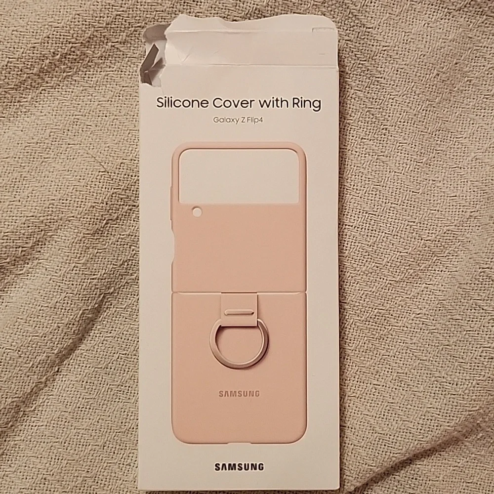 Samsung Galaxy Z Flip4 Silicone Cover